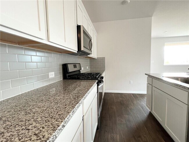 Building Photo - 105 Brody Ln