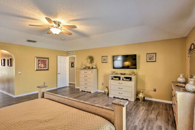 Building Photo - 407 Samuel St