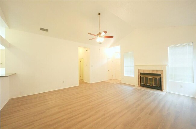 Building Photo - 8200 Cahill Dr