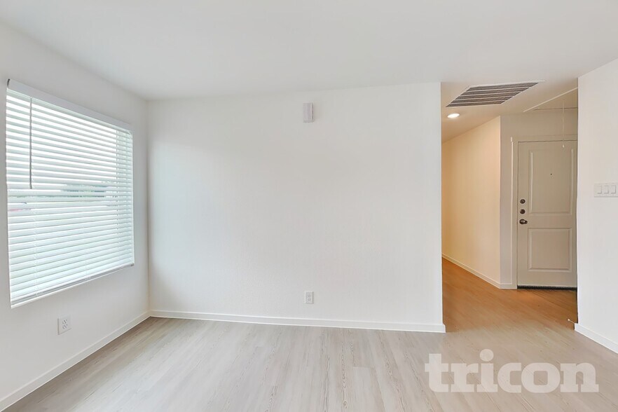 Building Photo - 10712 Cowhide Ln