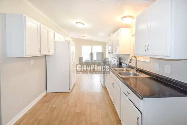 Building Photo - 2841 W Ray St