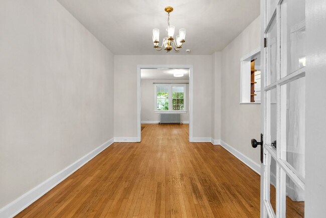 Building Photo - 3 Bed 2 Bath - Glover Park Row Home - Fini...