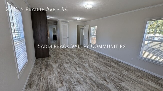 Building Photo - 2221 S Prairie Ave