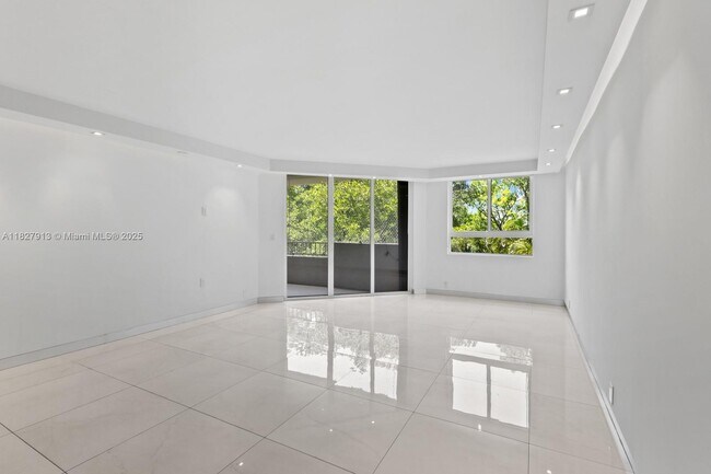 Building Photo - 181 Crandon Blvd