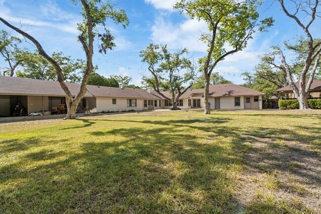 Building Photo - 106 Angela Dr