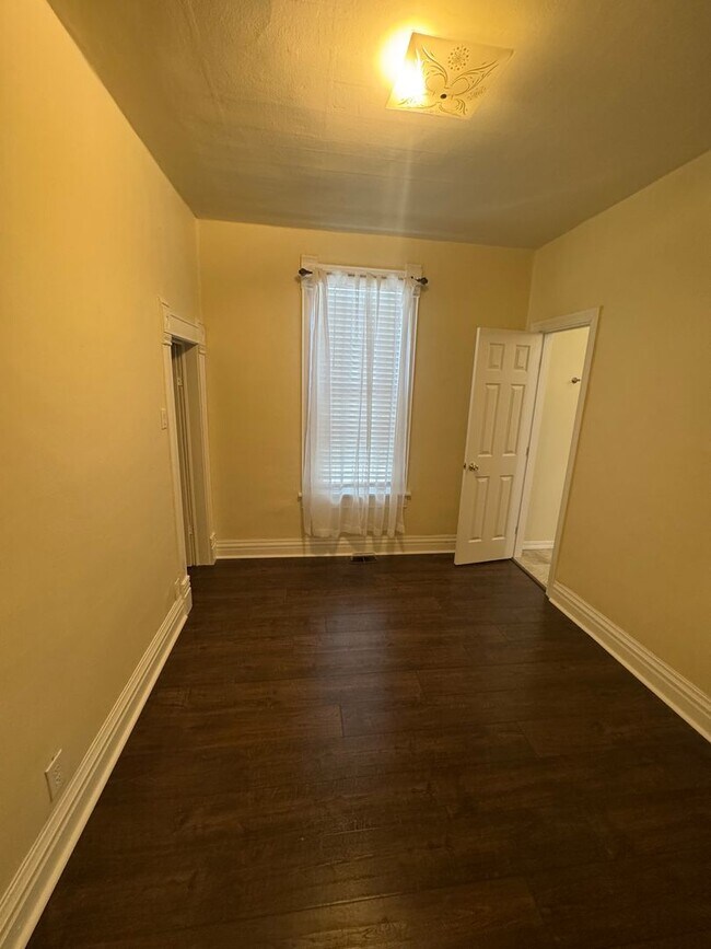 Building Photo - Charming Pet Friendly House 2 Bedroom/1.5 ...