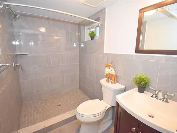 Building Photo - 68 Willets Dr