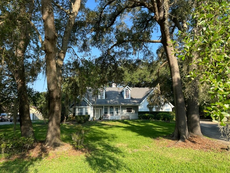Rental is upstairs only - 2540 Greenwood Dr