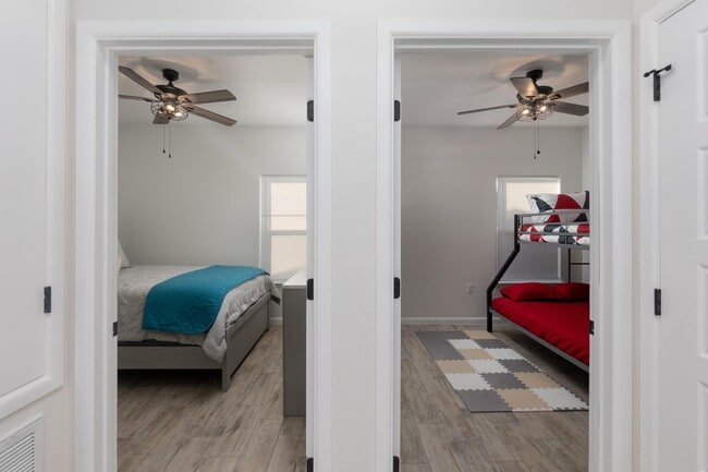 Building Photo - FOR LEASE - MODERN COMFORT MEETS PRIME LOC...