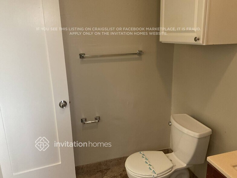 Building Photo - 1025 W 12th St