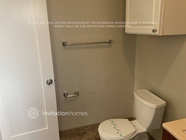 Building Photo - 1025 W 12th St