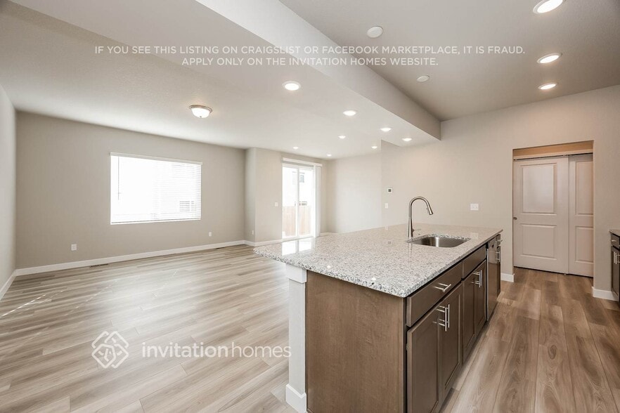 Building Photo - 13573 Arriba Dr