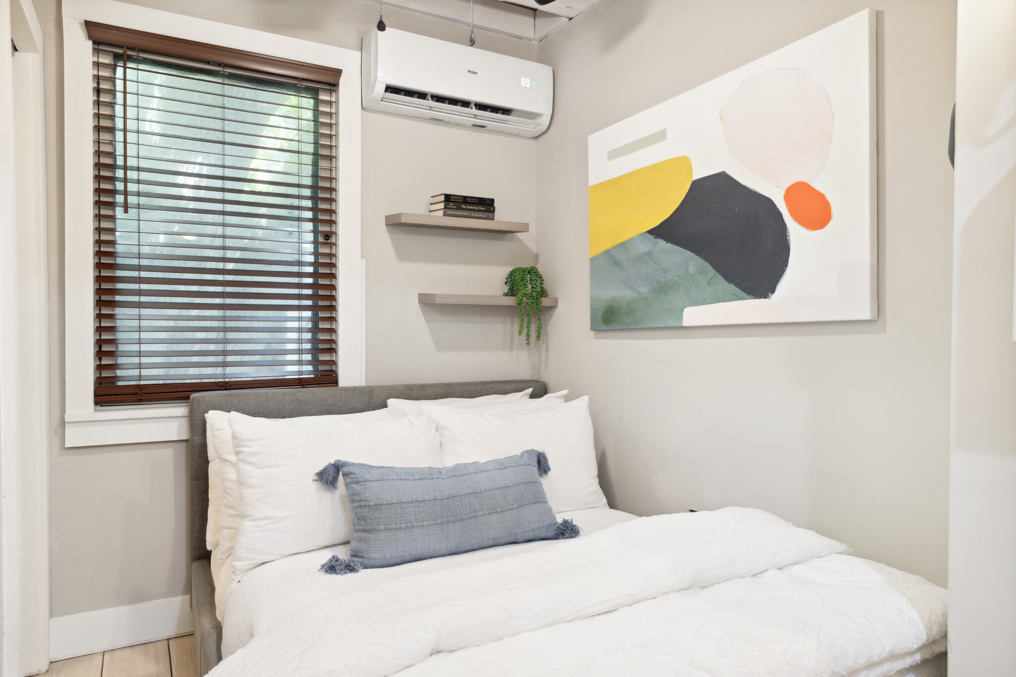 Building Photo - 33 Cannon St