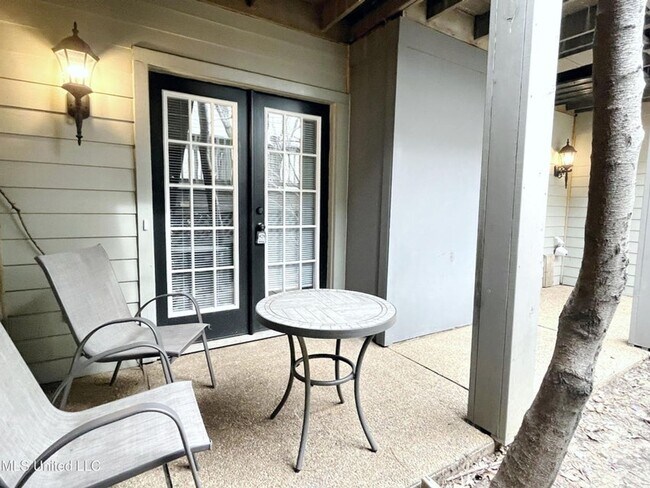 Building Photo - 1308 Roxbury Ct