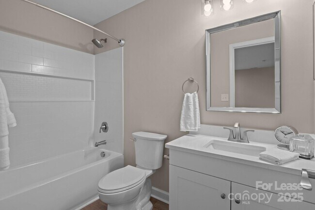 Building Photo - 302 Flanders Dr