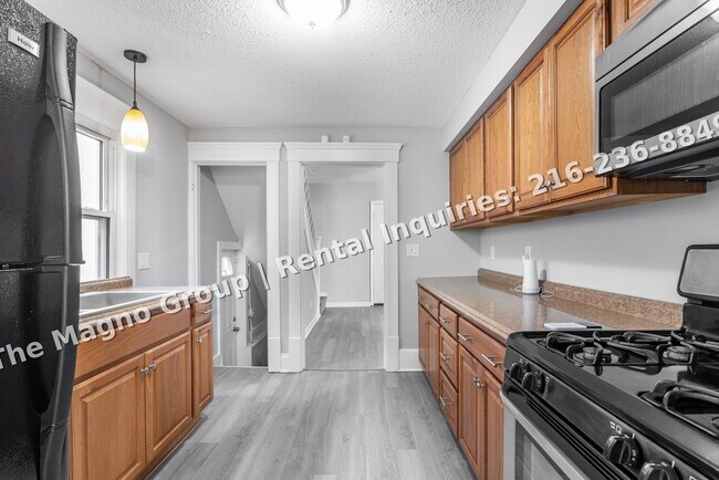 Building Photo - 312 Upland Ave