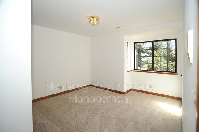 Building Photo - 3045 Lopez Rd