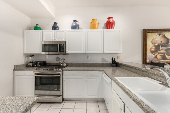 Building Photo - STUNNING Furnished OASIS 2 bed/2 bath Condo in McCormick Ranch