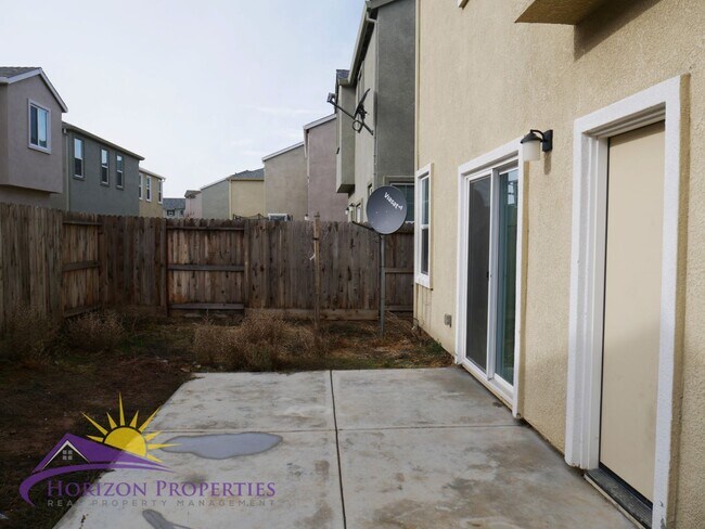 Building Photo - Modern Two-Story 4 Bed 2.5 Bath 1,807 sqft...