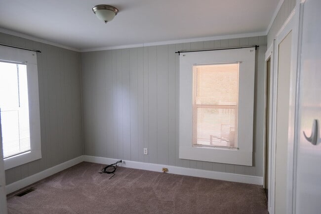 Building Photo - 3Bedroom/1Bath Home Coming Available Soon!