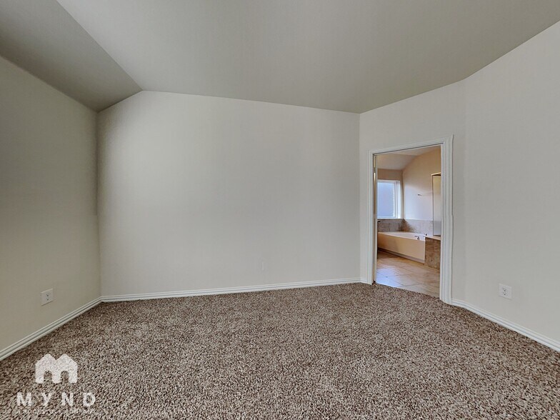 Building Photo - 4916 Meadow Falls Dr