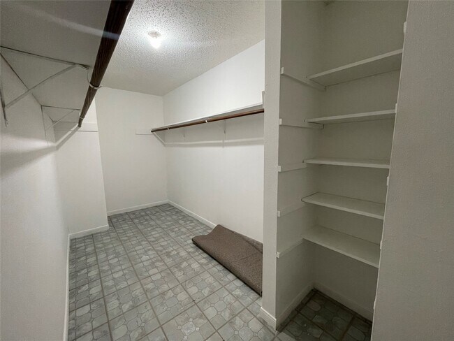 Building Photo - 3909 Tanglewilde St