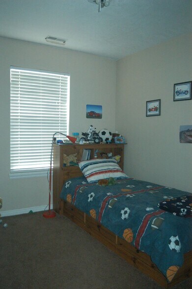 Building Photo - 4013 Lake Mountain Dr