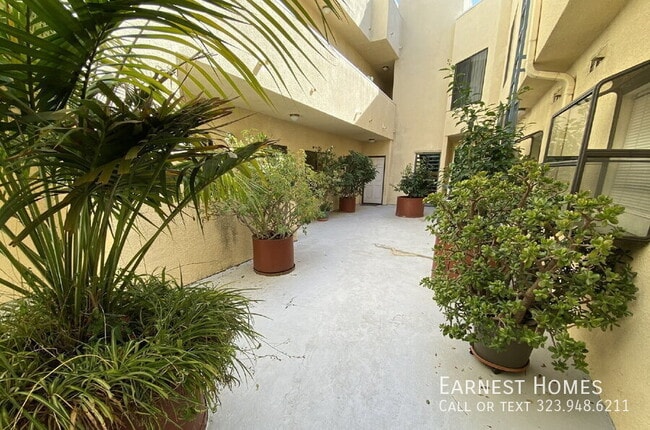 Building Photo - 2540 S Centinela Ave