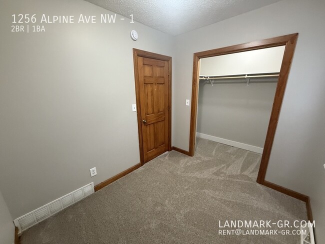 Building Photo - Spacious 2 Bed, 1 Bath – Updated & Ready t...