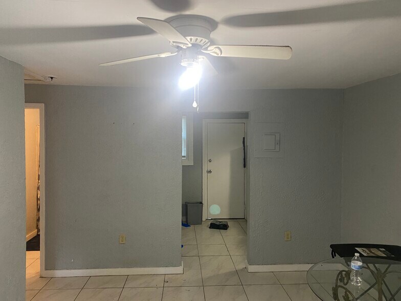 Building Photo - 892 Applewood St