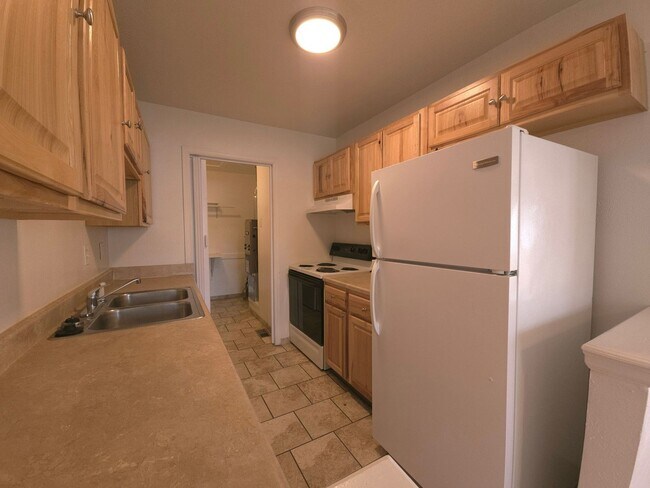 Building Photo - 2 Bedroom Oasis With Covered Parking