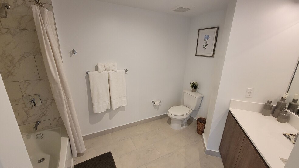 Building Photo - 2490 NE 182nd St