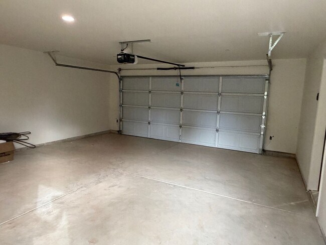 Building Photo - 515 W Ventura St