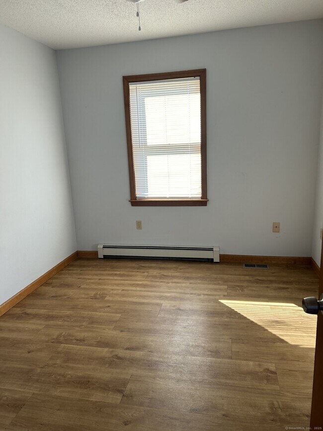 Building Photo - 176 N Cherry St