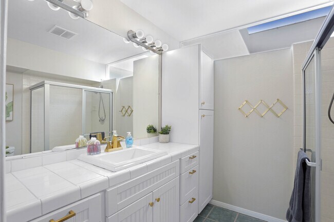Building Photo - 3054 Rue D’Orleans