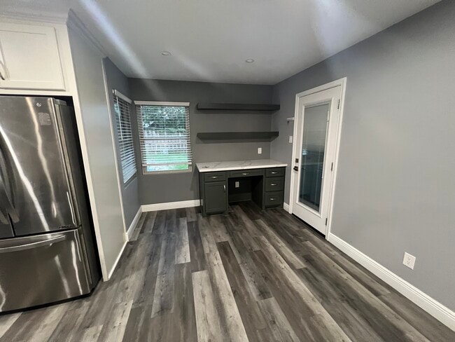 Building Photo - 317 Parkwood Dr