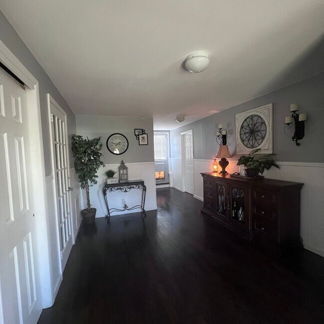 Building Photo - 724 Anna Pl