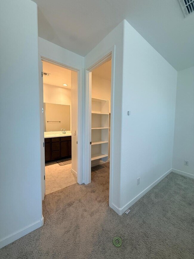 Building Photo - 3807 S 65th Ave