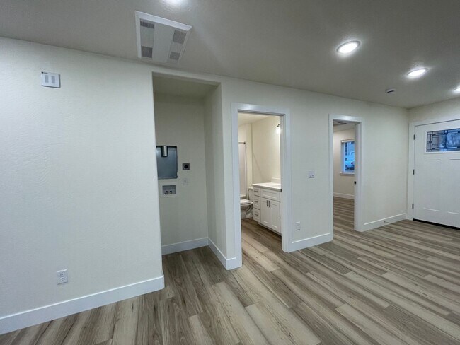 Building Photo - 410 4th St