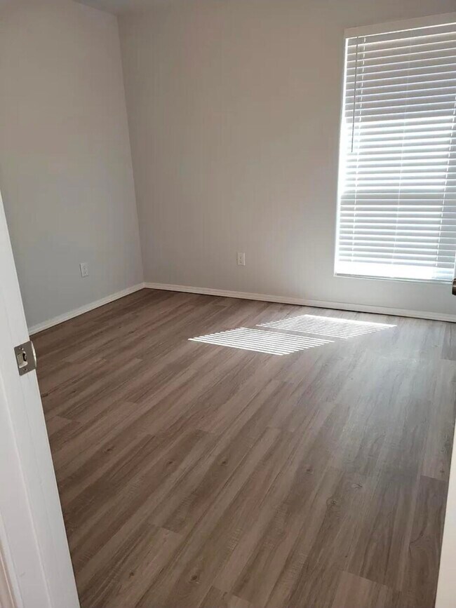 Building Photo - 5524 Jarvis St