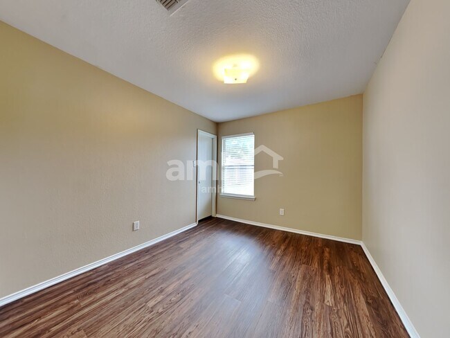 Building Photo - 3525 Beatriz Dr