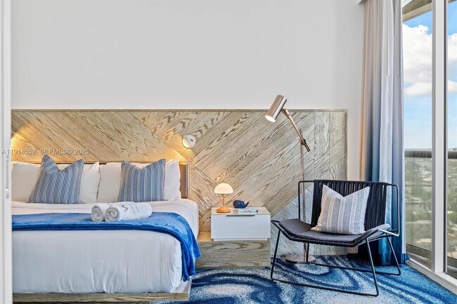 Building Photo - 3101 Bayshore Dr