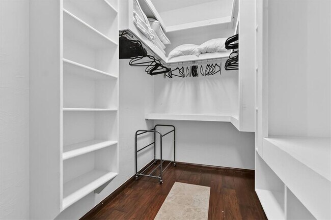 Building Photo - 16616 Moorgate Ln