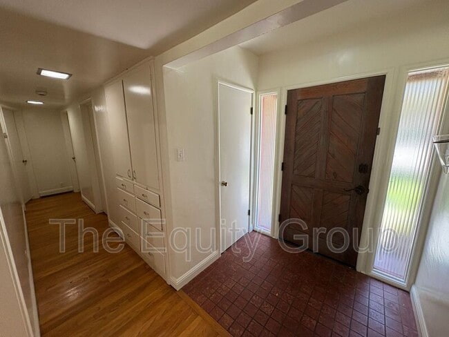 Building Photo - 1505 W Laurel Ave