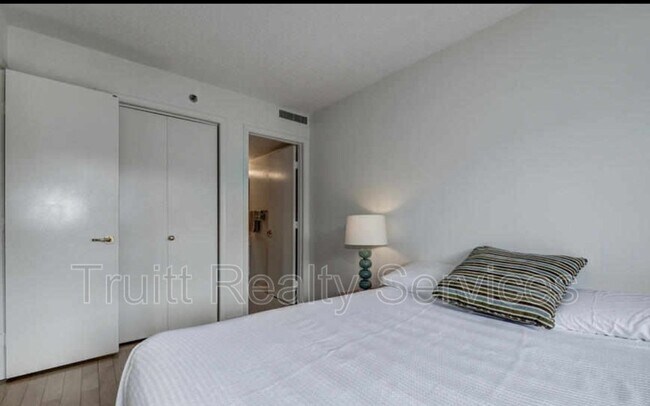 Building Photo - 1230 23rd St NW