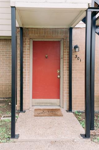 Building Photo - 6646 E Lovers Ln