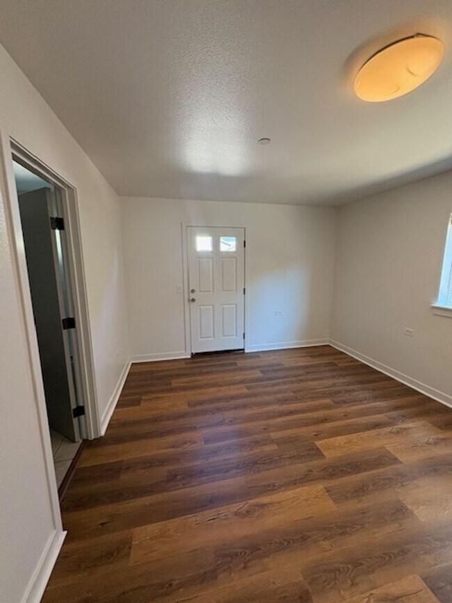 Building Photo - 1861 McCollum-San Luis Obispo