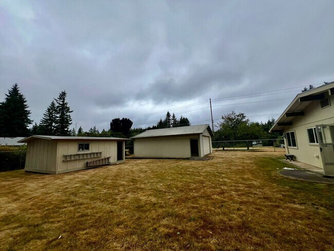 Building Photo - Updated 3BD w/ Outbuildings & Shop - Water included