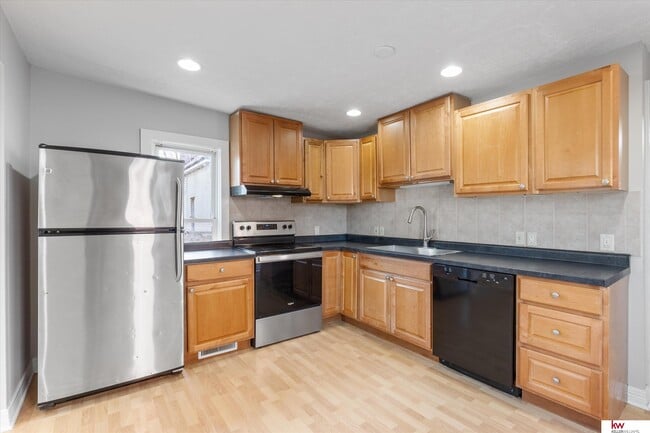 Building Photo - 2417 S 13th St