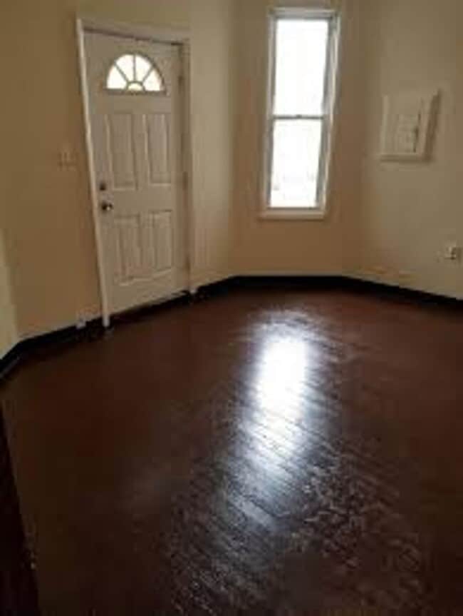 Building Photo - 409 Forest Ave